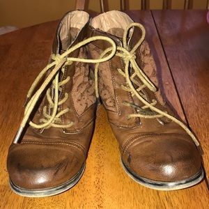 Short Brown XOXO Boots